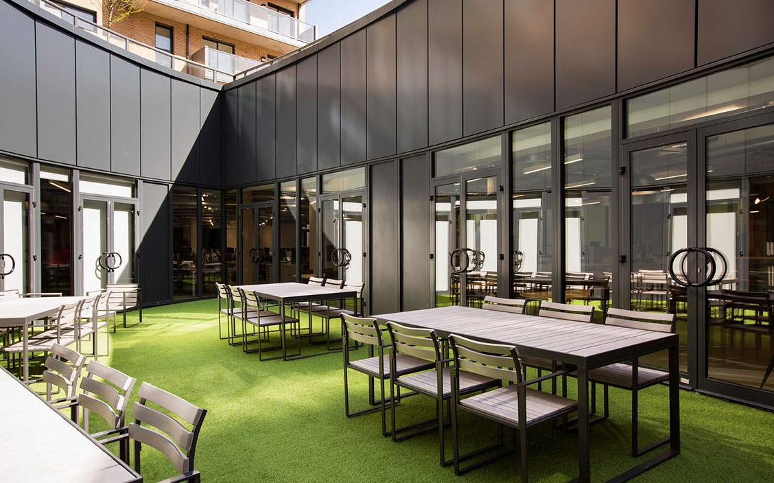 09-an-office-that-inspires-2_03.jpg